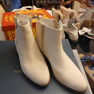 VINCE CAMUTO Women's White Leather Ankle Boots with Side Zip